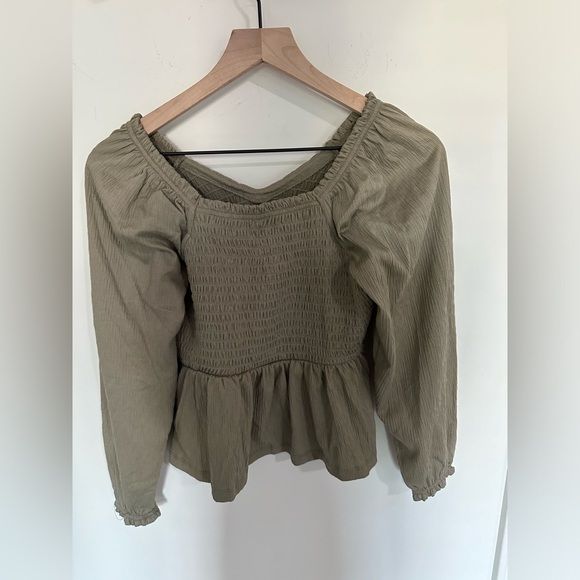 NWOT old navy peplum top - Picture 2 of 3